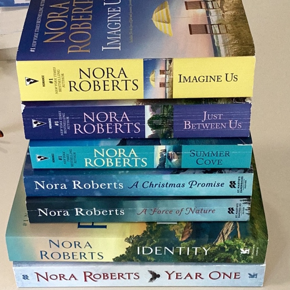 NORA ROBERTS 8 Book Bundle